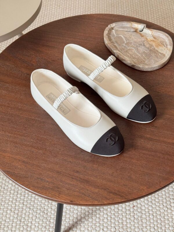 Chanel CC ballet flats