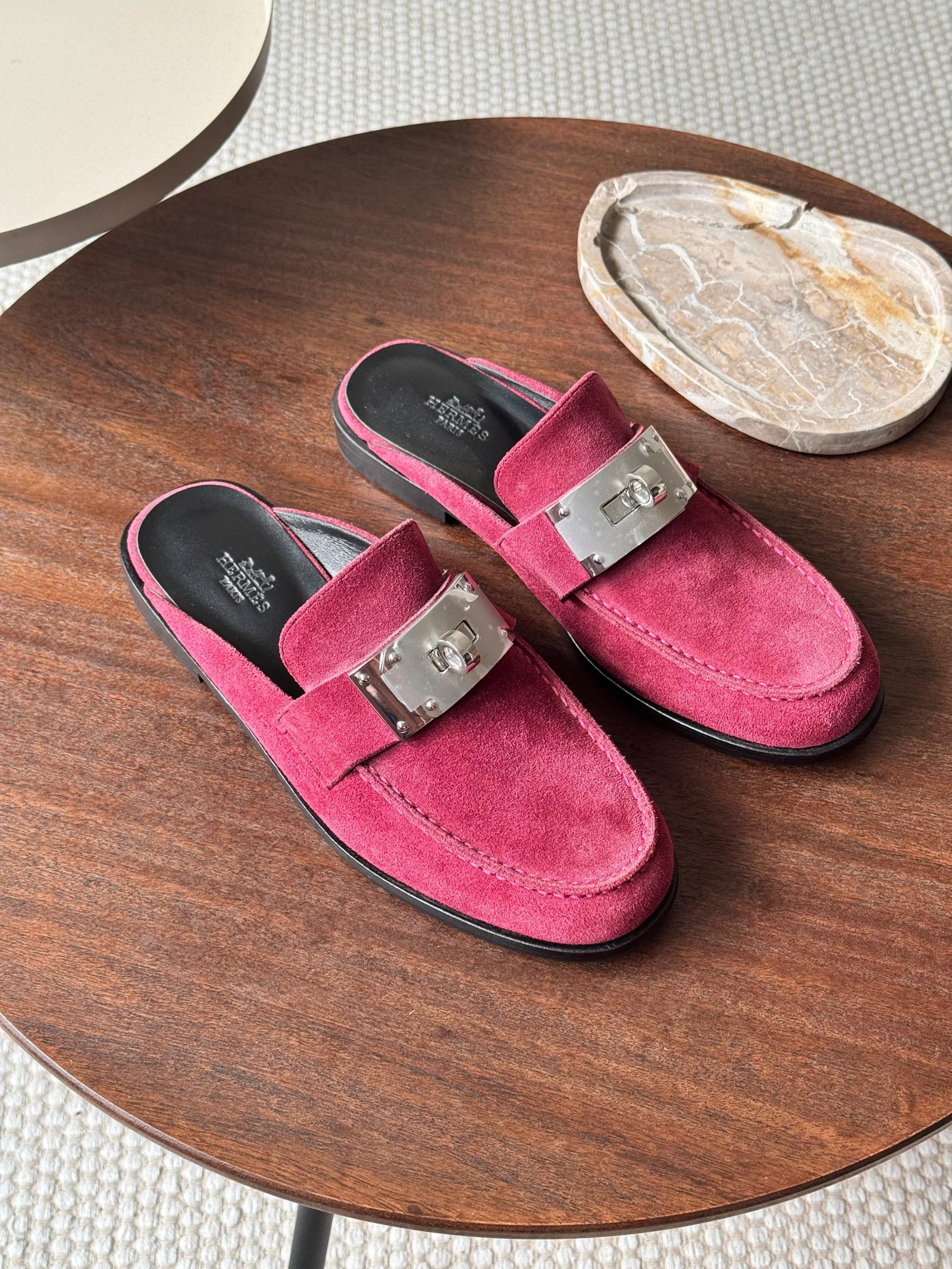 Hermes Iota mule
