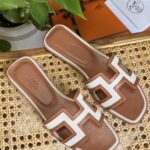 Elegant Classic Leather Flats | Timeless Comfort Shoes