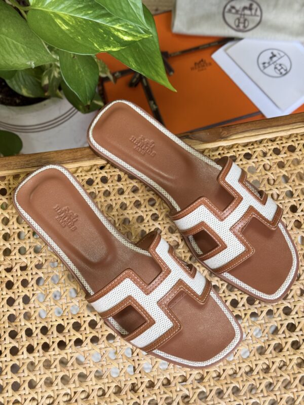 Elegant Classic Leather Flats | Timeless Comfort Shoes