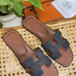 Elegant Classic Leather Flats | Timeless Comfort Shoes