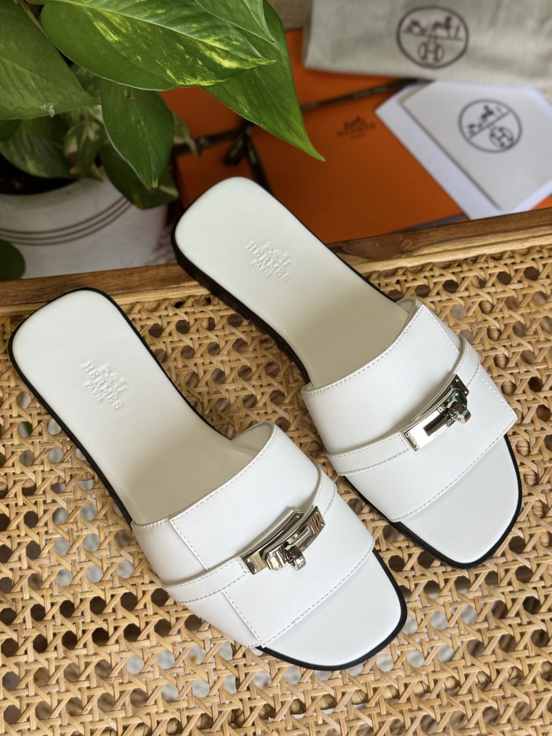 Elegant Classic Leather Flats | Timeless Comfort Shoes - View 34