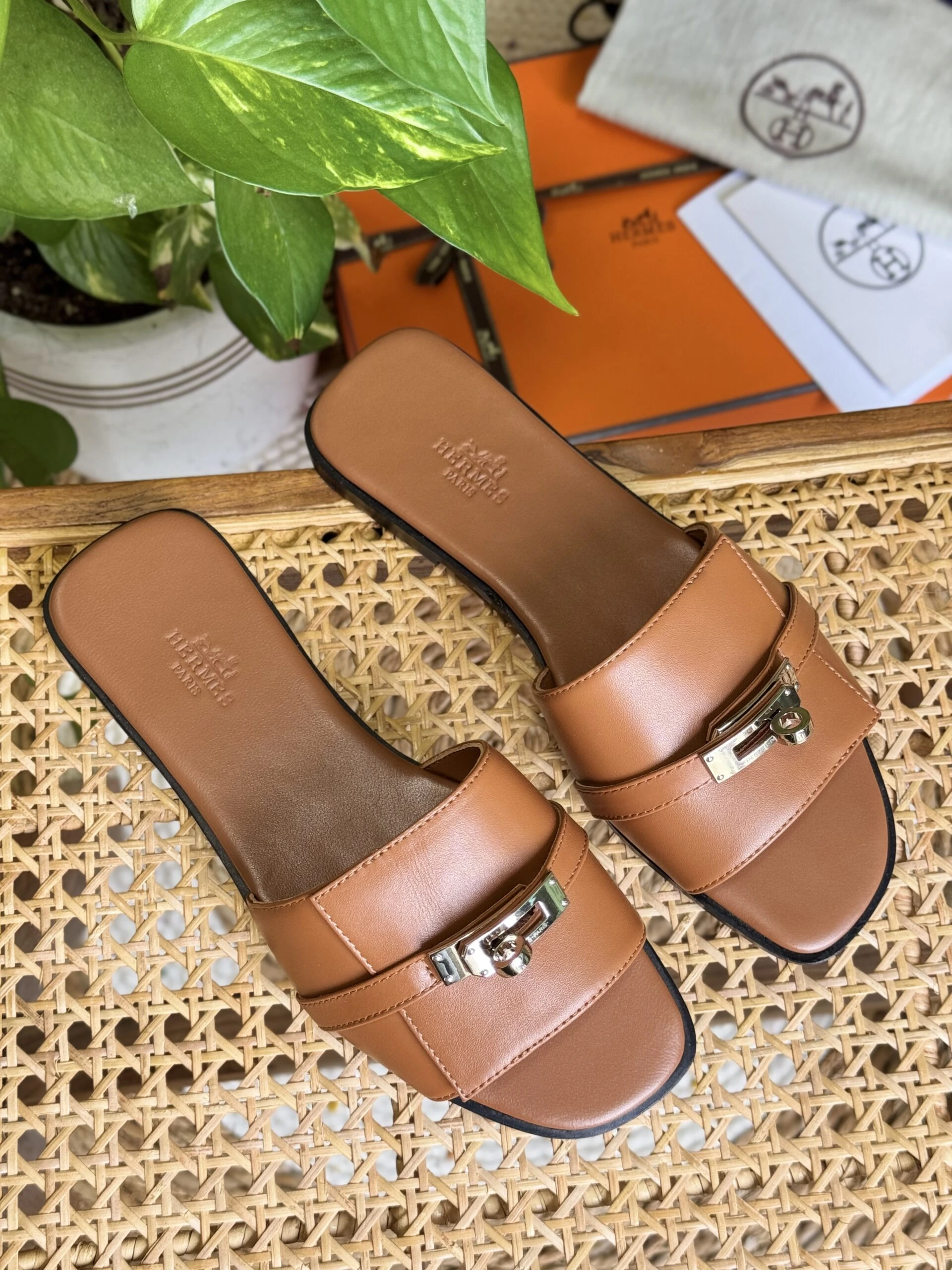 Elegant Classic Leather Flats | Timeless Comfort Shoes - View 35