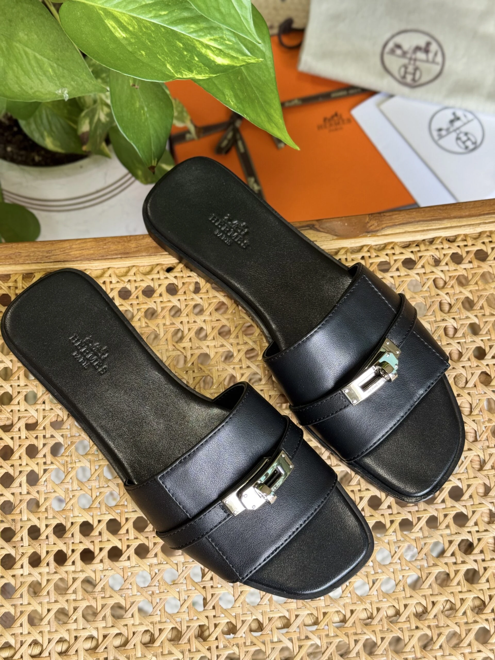 Elegant Classic Leather Flats | Timeless Comfort Shoes - View 32