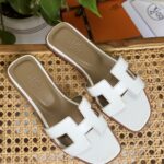 Elegant Classic Leather Flats | Timeless Comfort Shoes