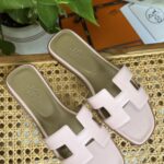 Elegant Classic Leather Flats | Timeless Comfort Shoes