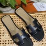 Elegant Classic Leather Flats | Timeless Comfort Shoes