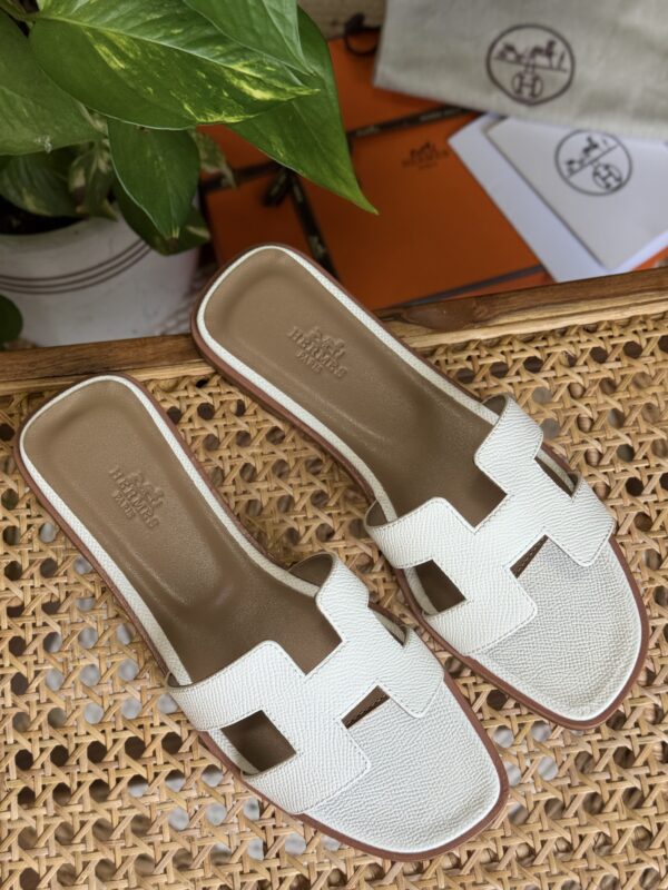 Elegant Classic Leather Flats | Timeless Comfort Shoes