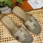 Elegant Classic Leather Flats | Timeless Comfort Shoes