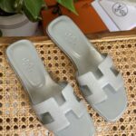 Elegant Classic Leather Flats | Timeless Comfort Shoes