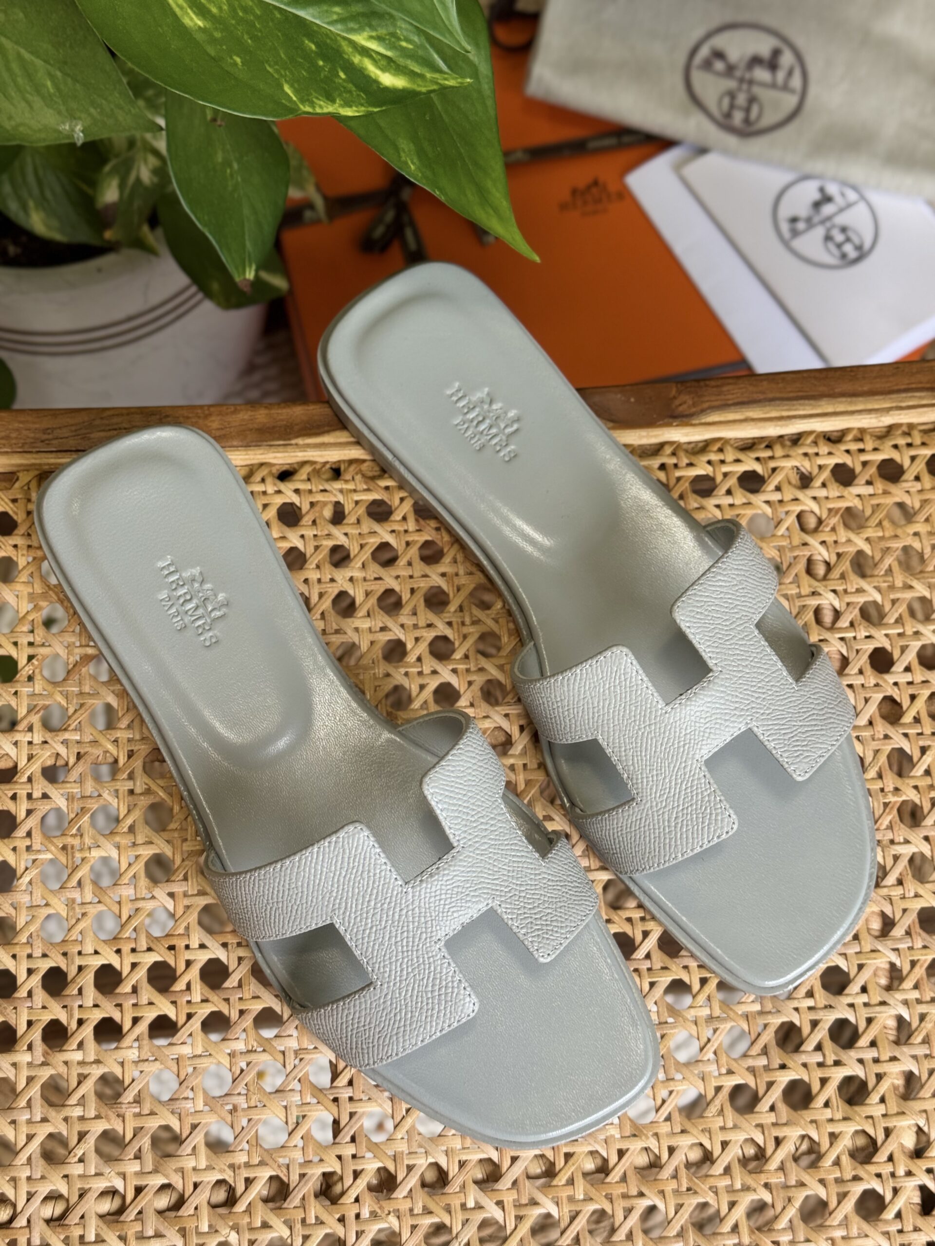 Elegant Classic Leather Flats | Timeless Comfort Shoes