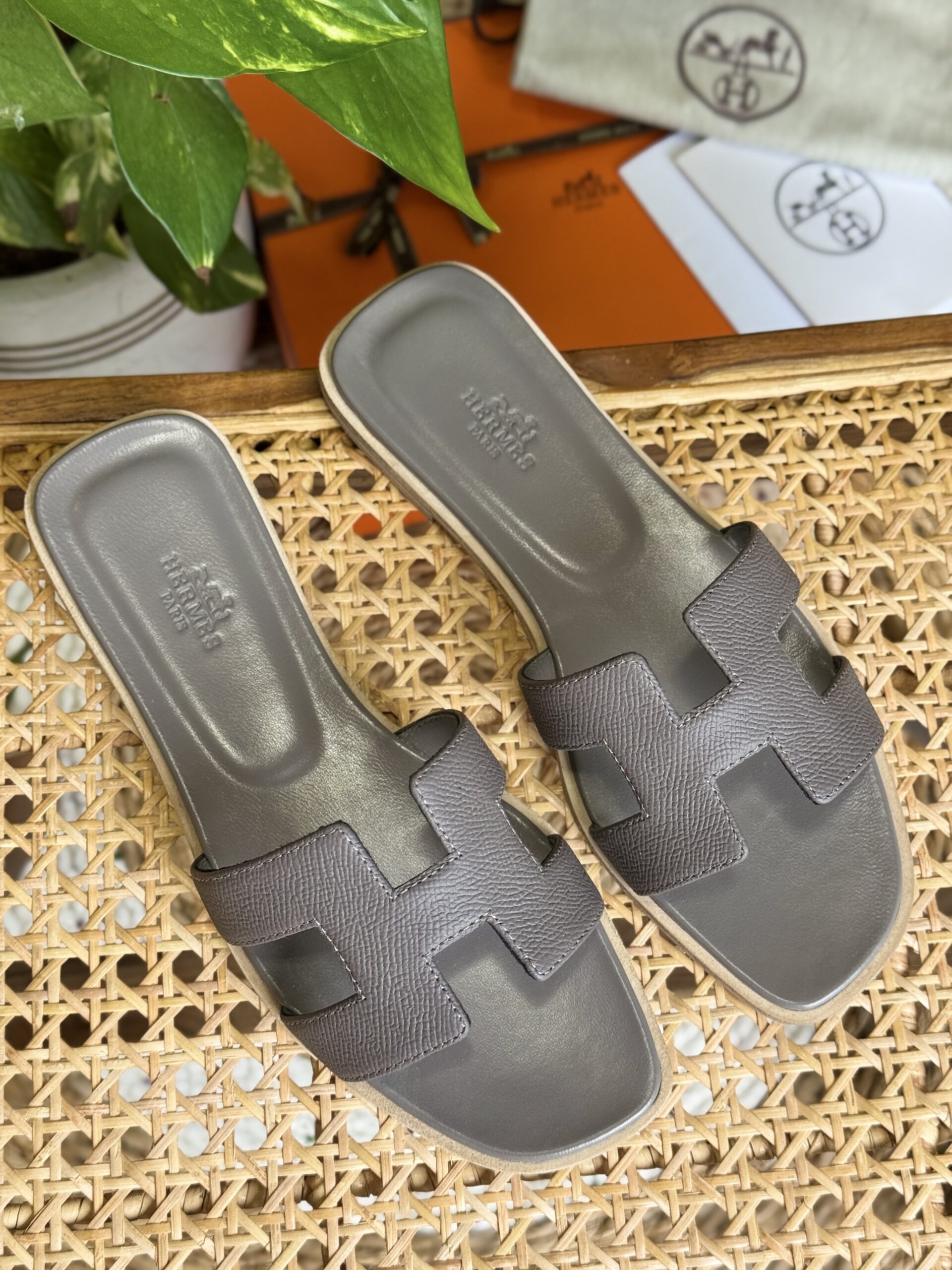 Elegant Classic Leather Flats | Timeless Comfort Shoes