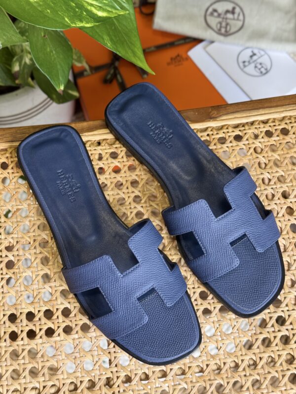 Elegant Classic Leather Flats | Timeless Comfort Shoes