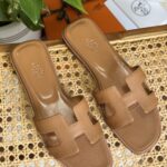 Elegant Classic Leather Flats | Timeless Comfort Shoes