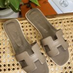 Elegant Classic Leather Flats | Timeless Comfort Shoes