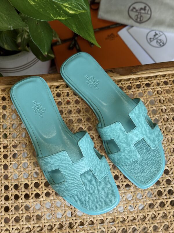 Elegant Classic Leather Flats | Timeless Comfort Shoes