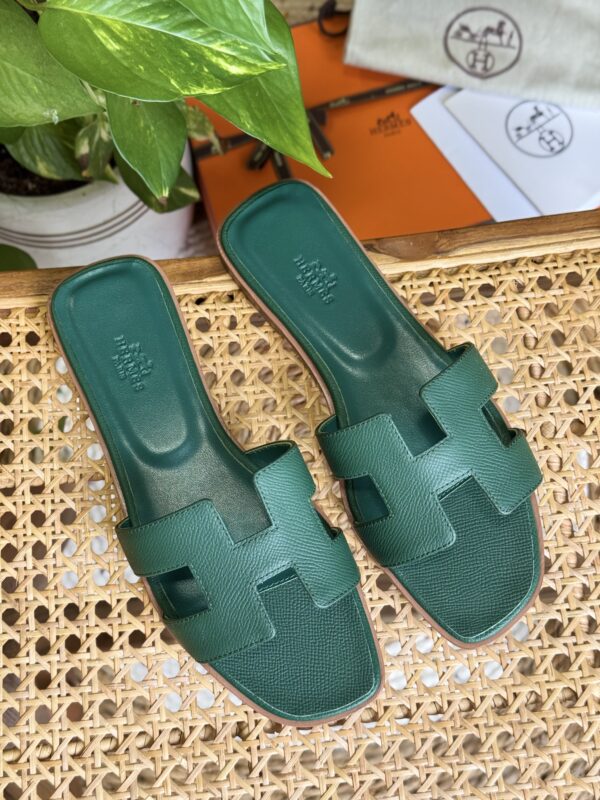 Elegant Classic Leather Flats | Timeless Comfort Shoes