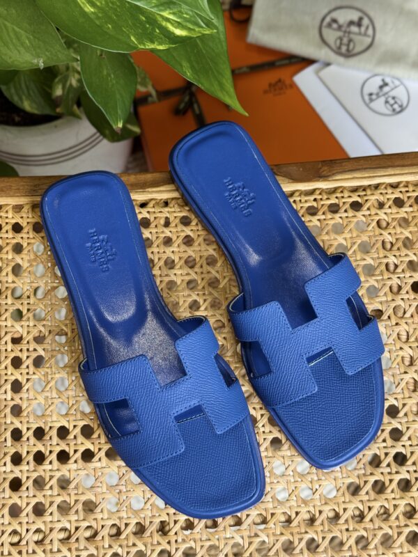 Elegant Classic Leather Flats | Timeless Comfort Shoes