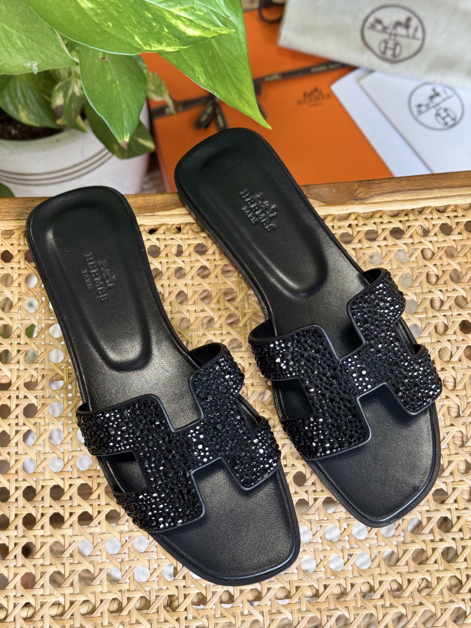 Elegant Classic Leather Flats | Timeless Comfort Shoes