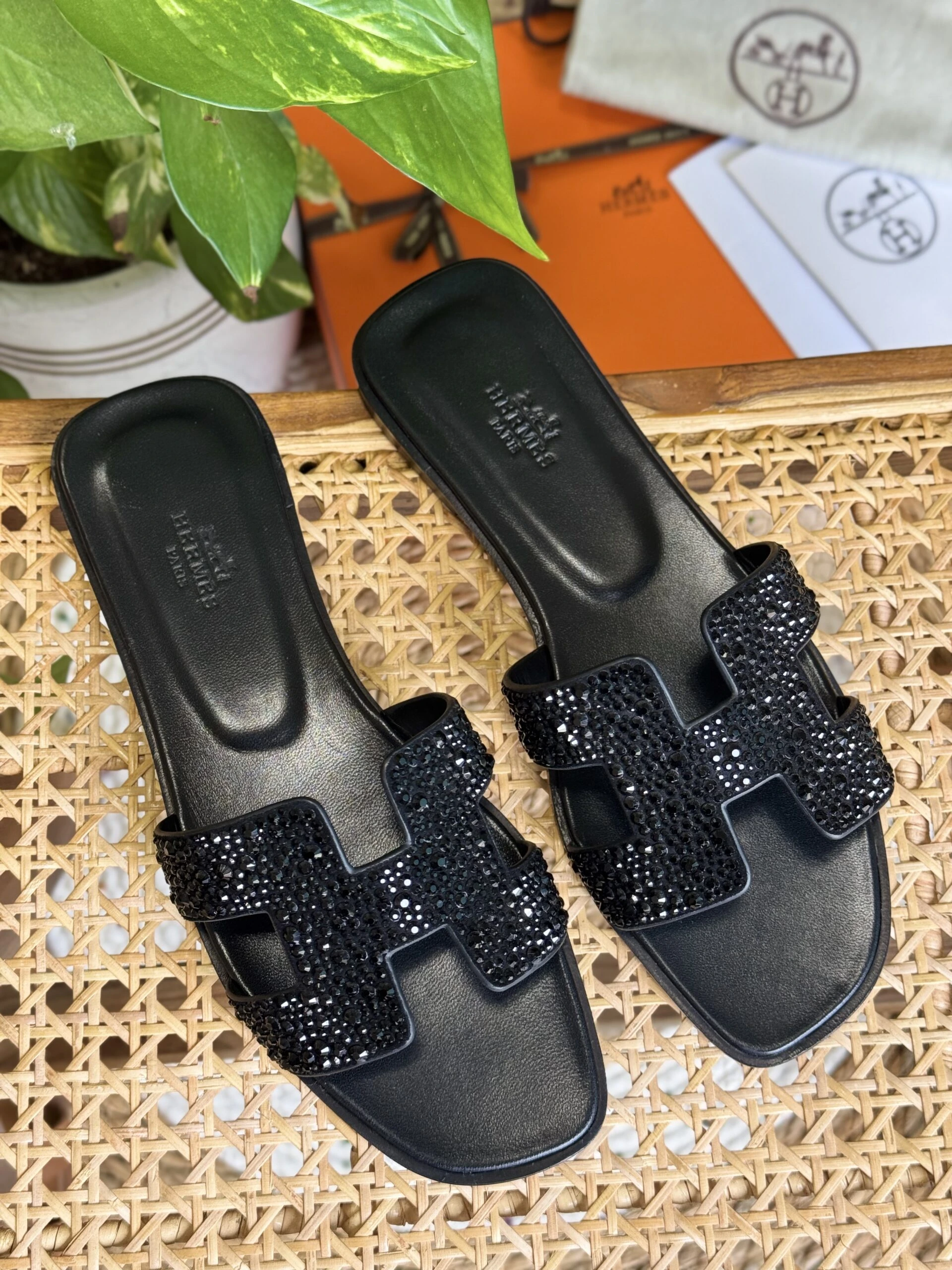 Elegant Classic Leather Flats | Timeless Comfort Shoes - Worn Style