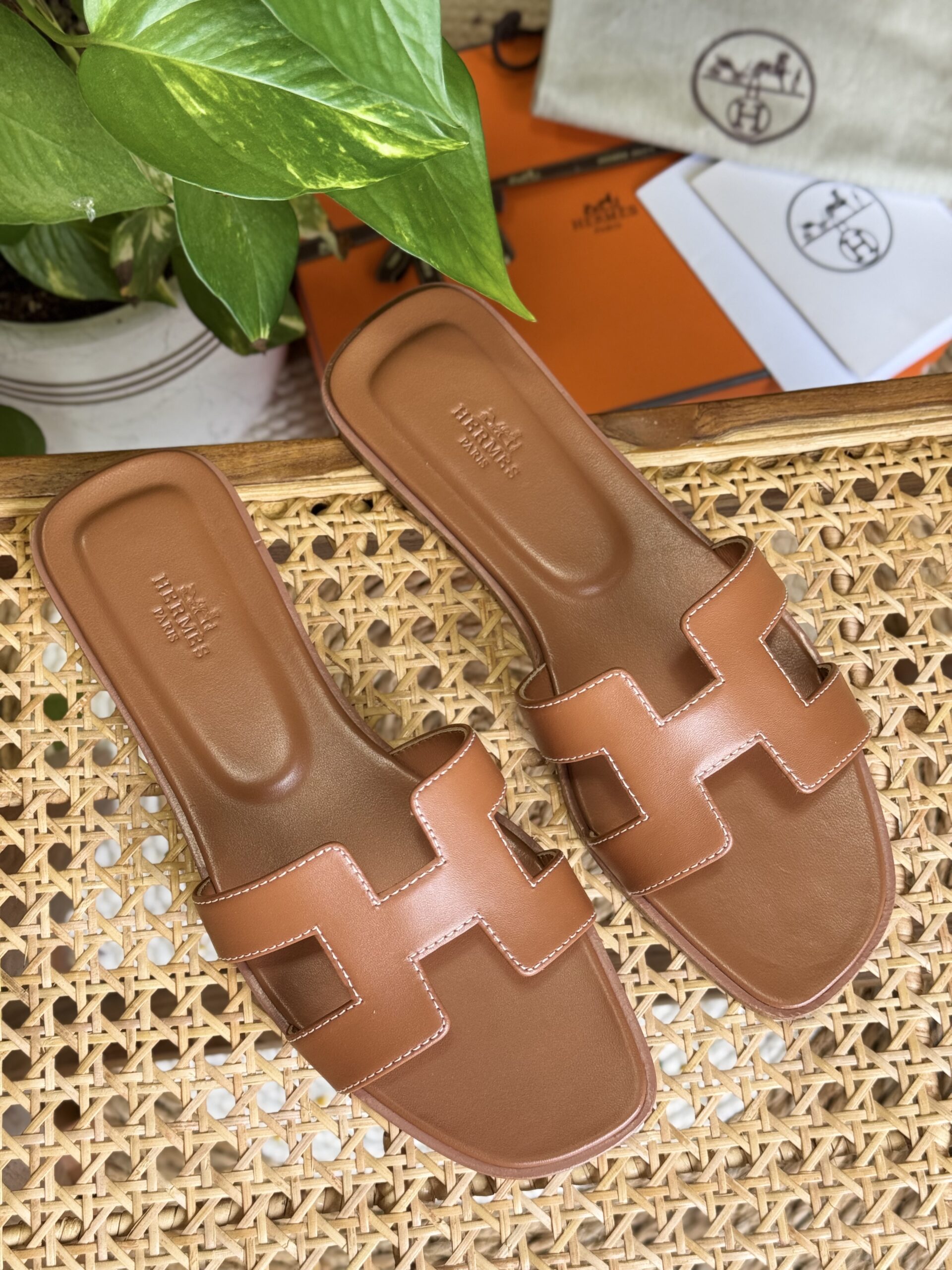 Elegant Classic Leather Flats | Timeless Comfort Shoes