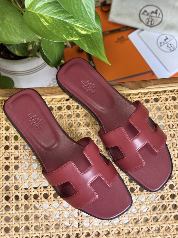 Elegant Classic Leather Flats | Timeless Comfort Shoes