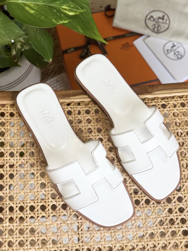 Elegant Classic Leather Flats | Timeless Comfort Shoes