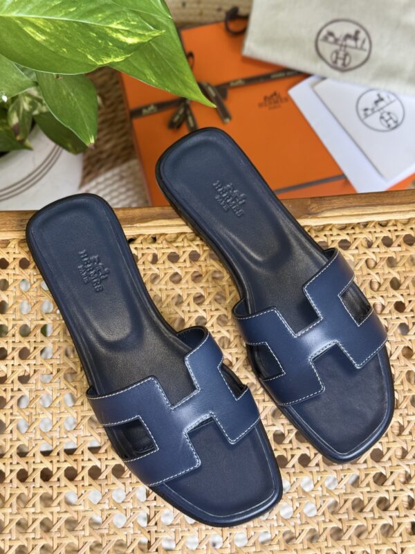 Elegant Classic Leather Flats | Timeless Comfort Shoes