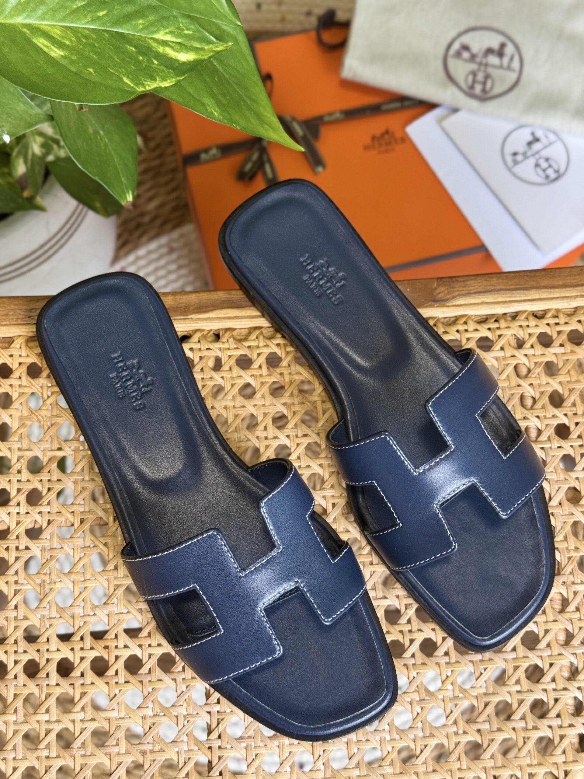 Elegant Classic Leather Flats | Timeless Comfort Shoes