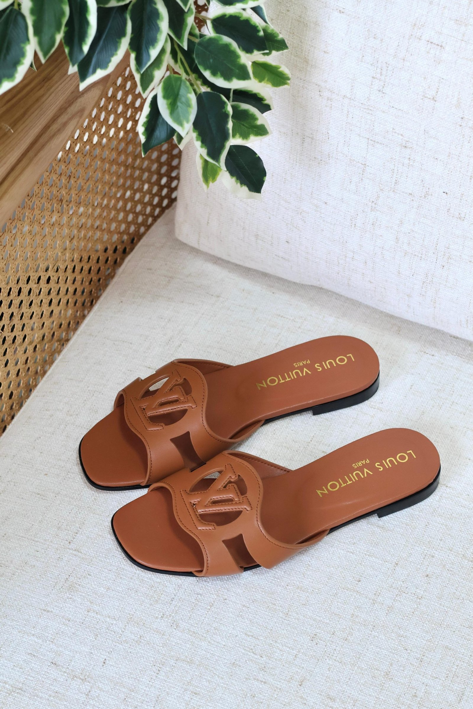 LV Isola Flat Mule