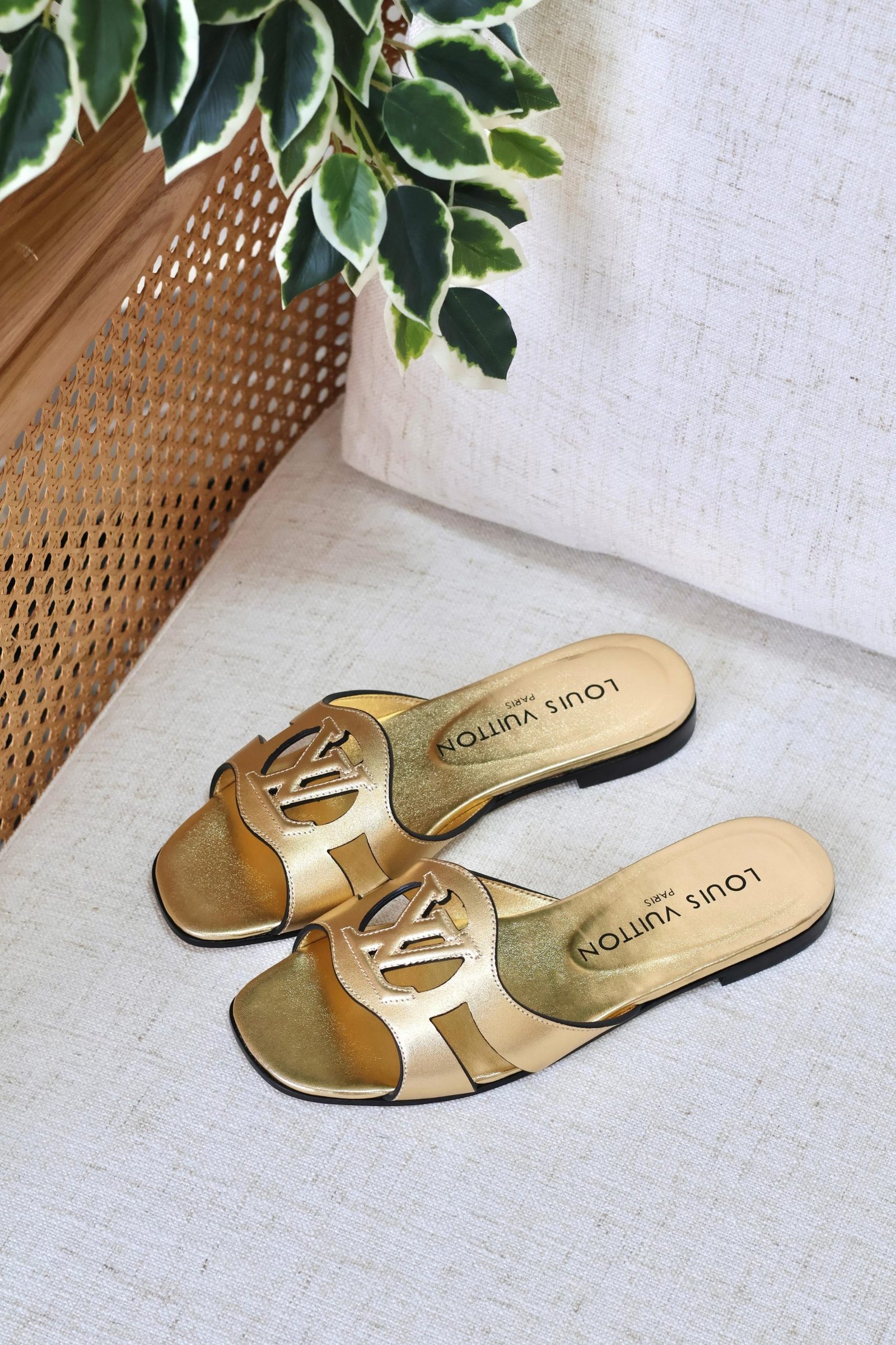 LV Isola Flat Mule