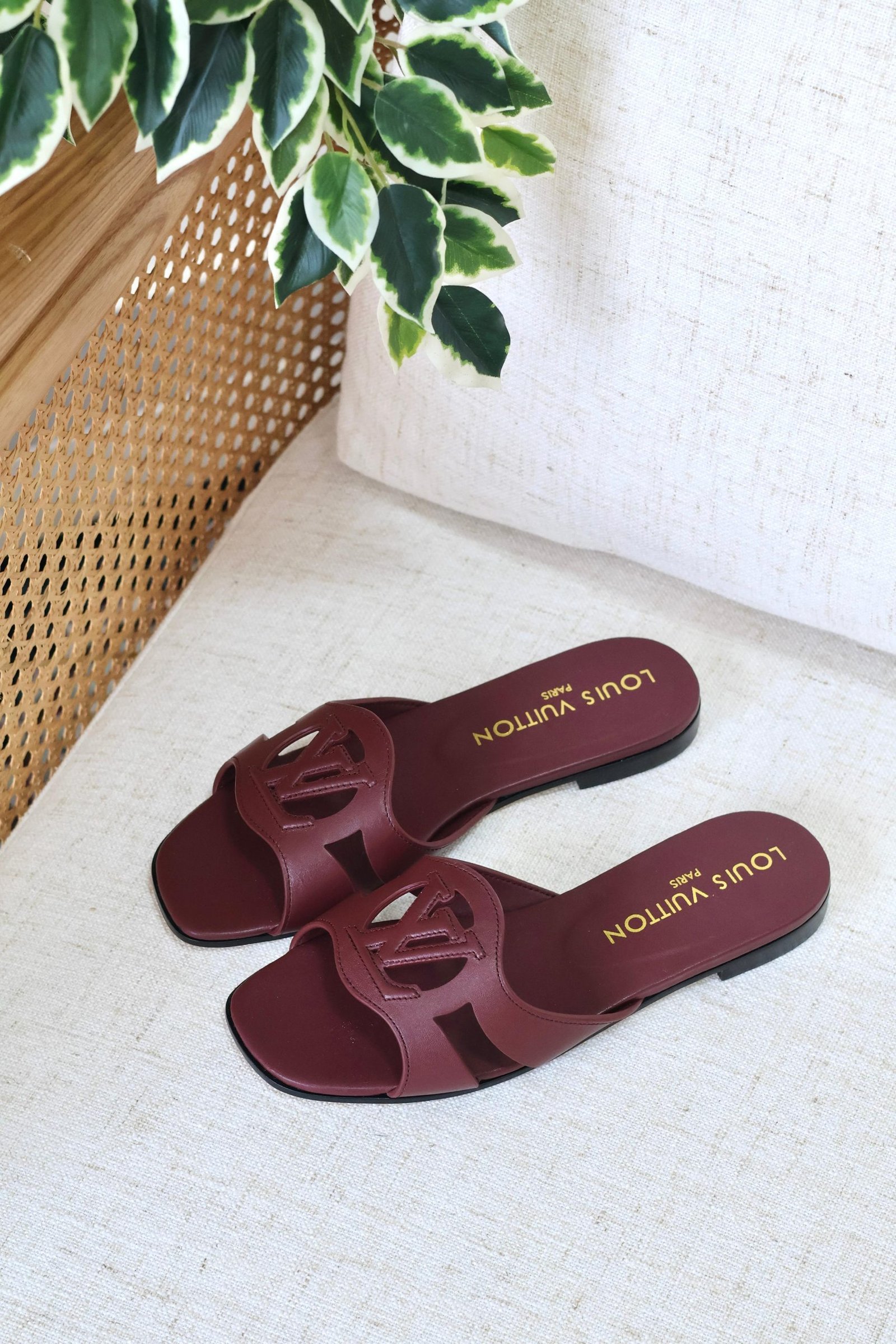 LV Isola Flat Mule