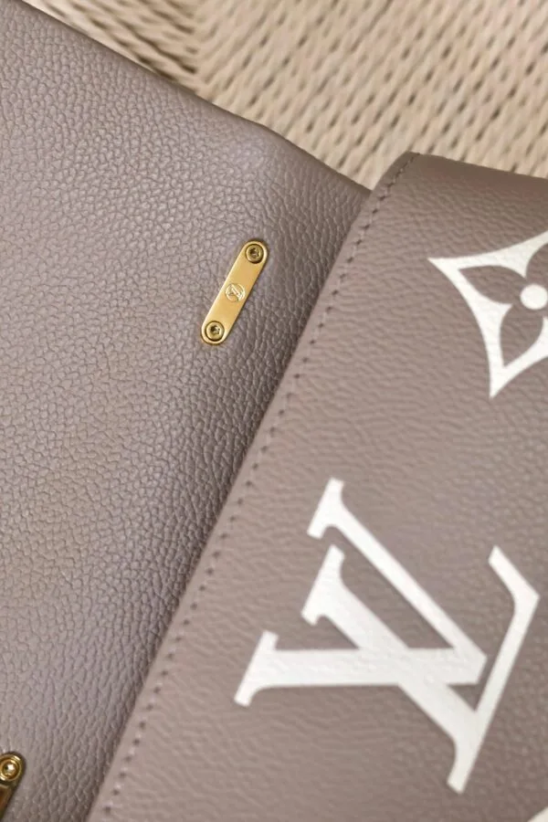LV Madeleine 24cm bag