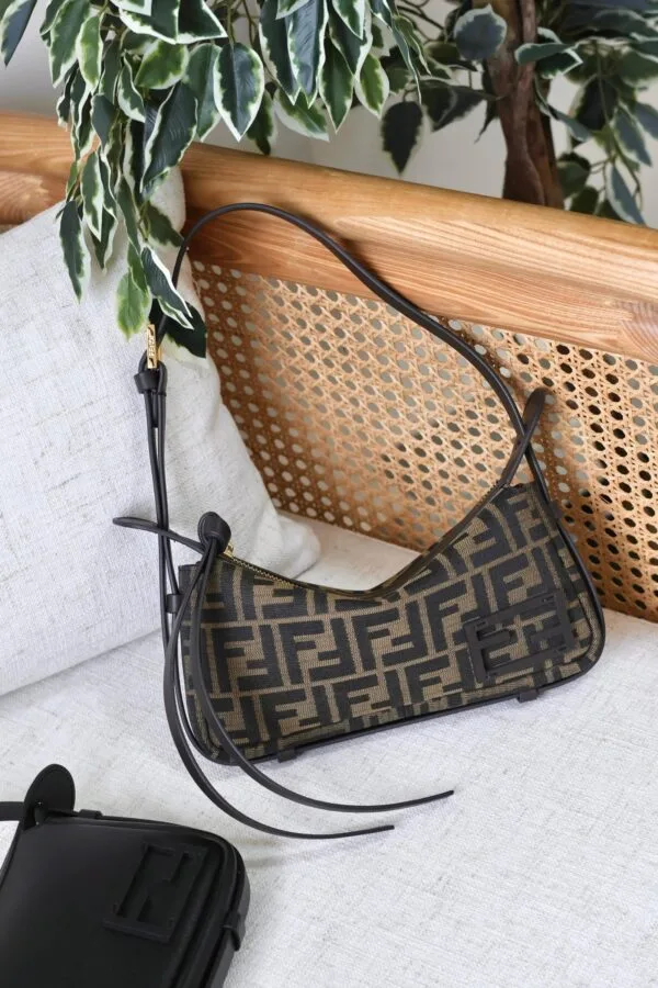 Fendi Simply 22cm bag
