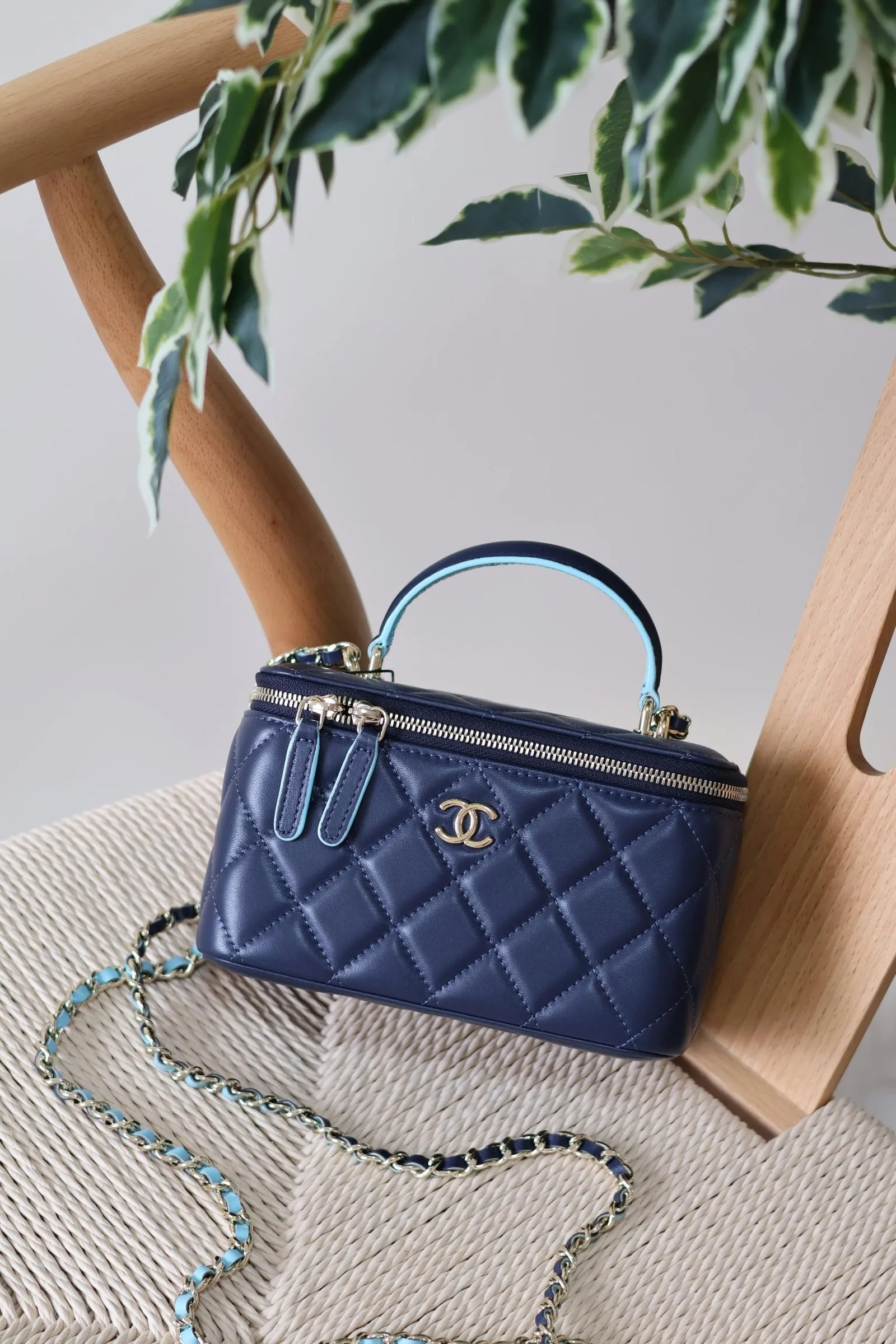 Chanel Quilted Vanity Case 11/16cm