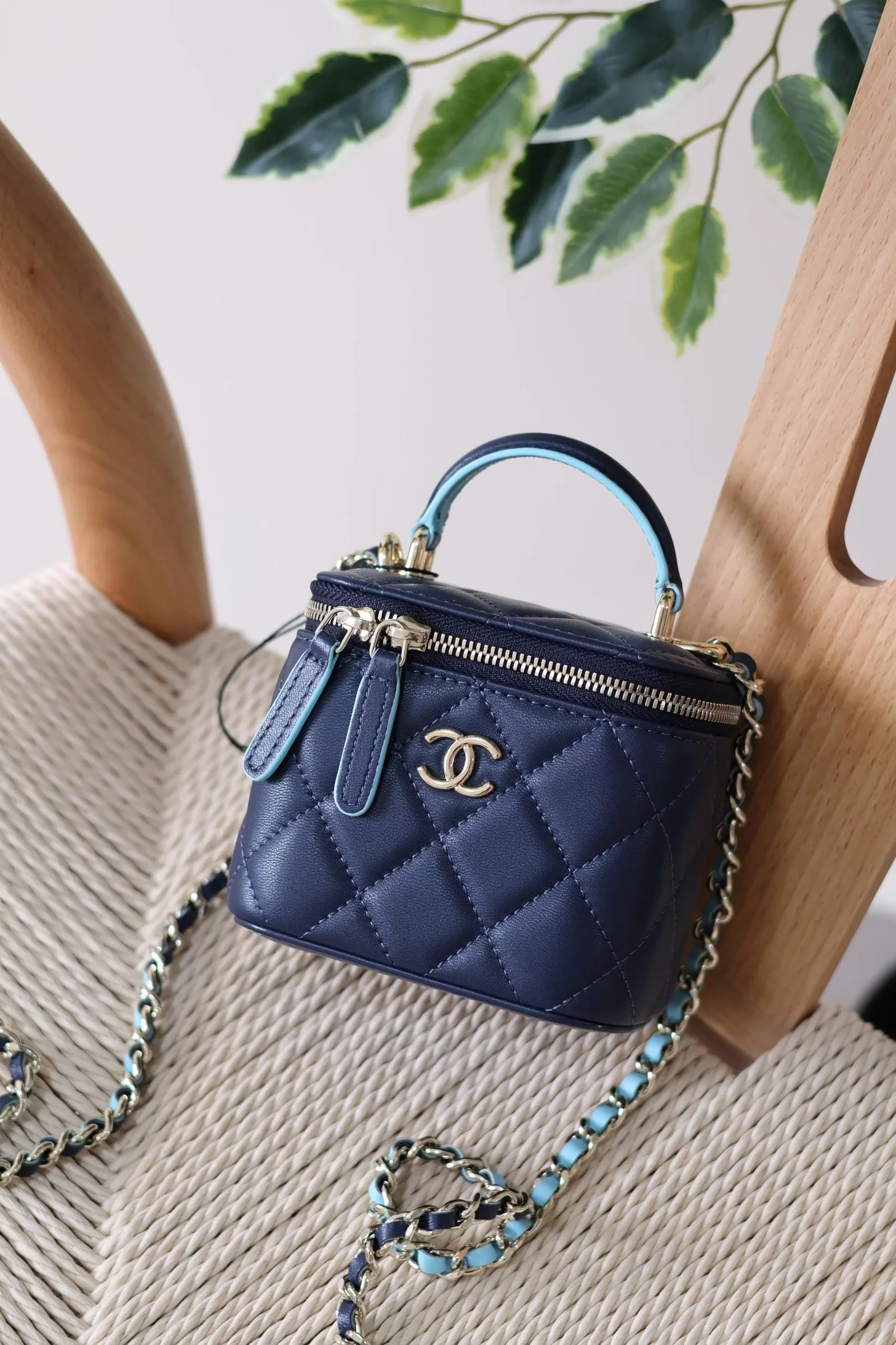 Chanel Quilted Vanity Case 11/16cm