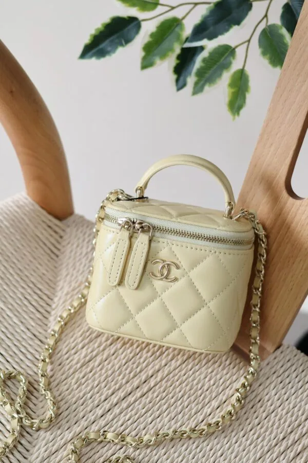 Chanel Quilted Vanity Case 11/16cm