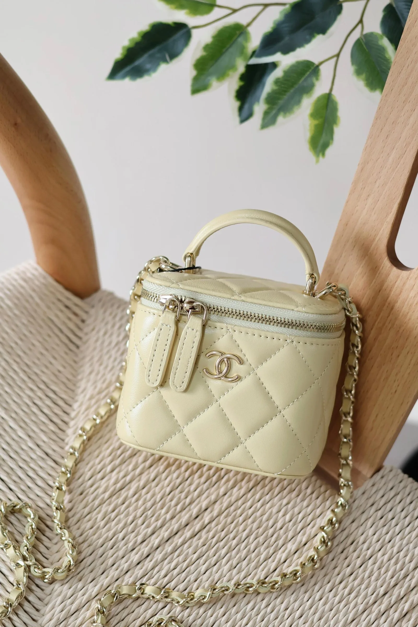 Chanel Quilted Vanity Case 11/16cm