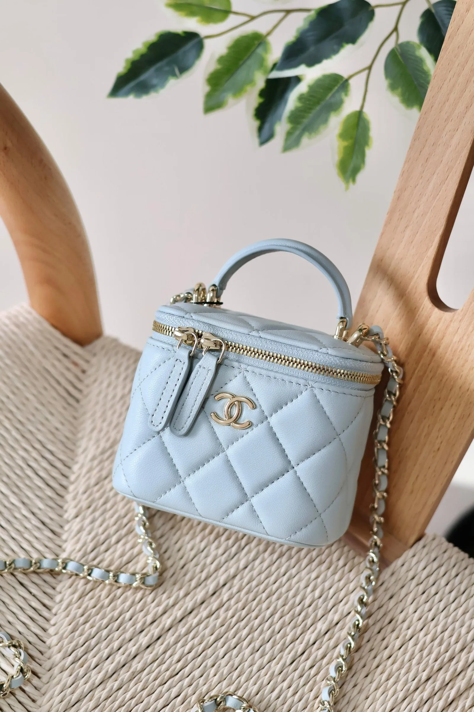Chanel Quilted Vanity Case 11/16cm