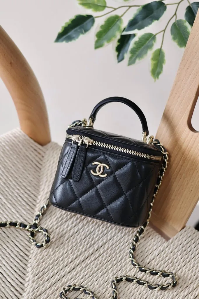 Chanel Quilted Vanity Case 11/16cm