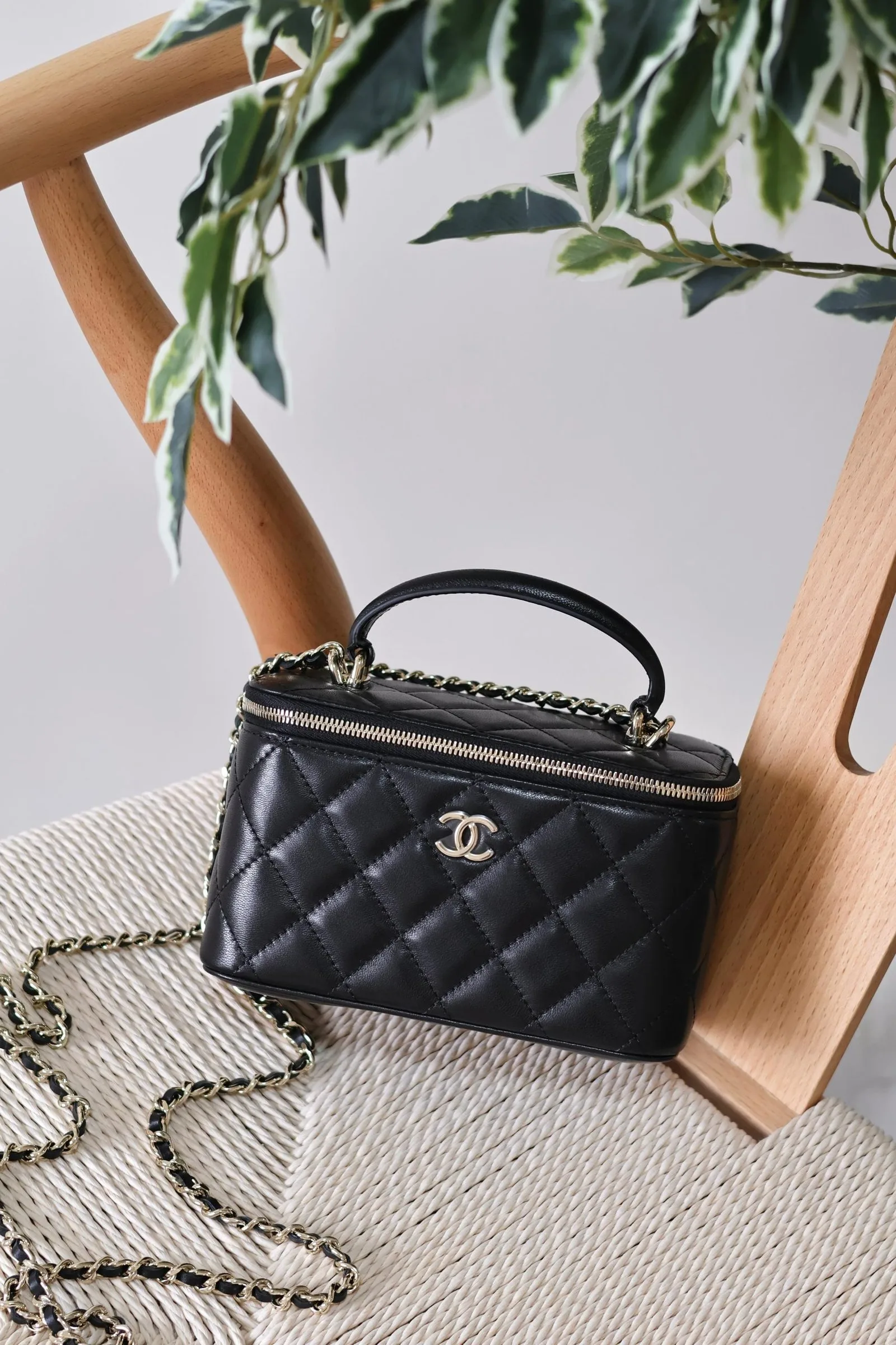 Chanel Quilted Vanity Case 11/16cm