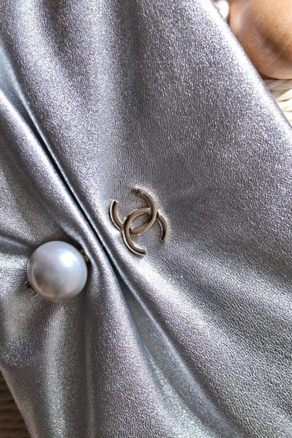 Chanel clutch bag with pearl 24cm