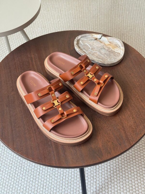Celine Tippi Slide
