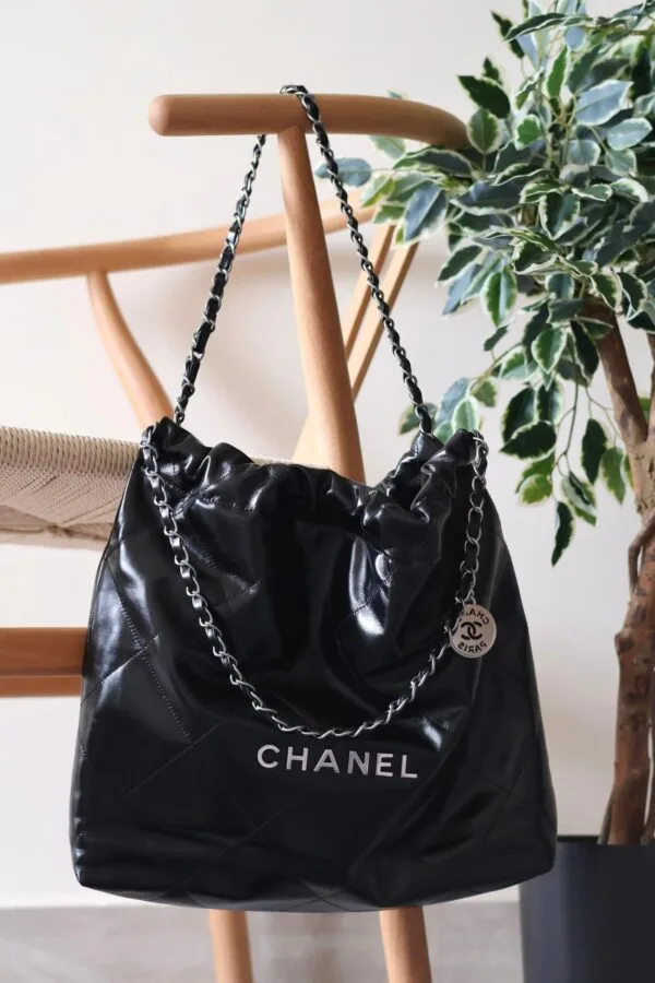 Chanel 22 handbag