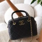 Chanel 22cm bag