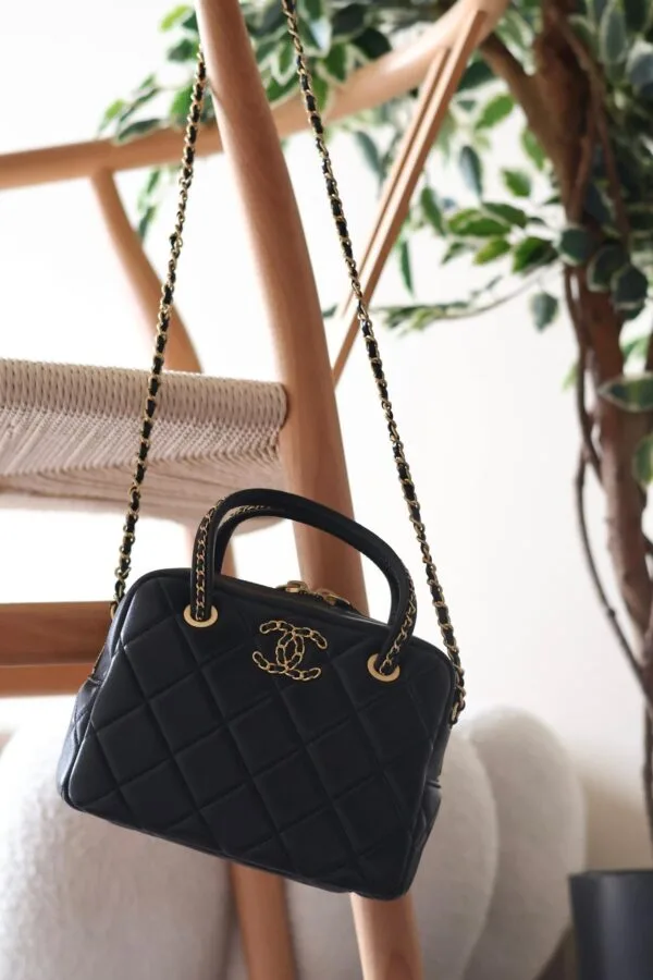 Chanel 22cm bag