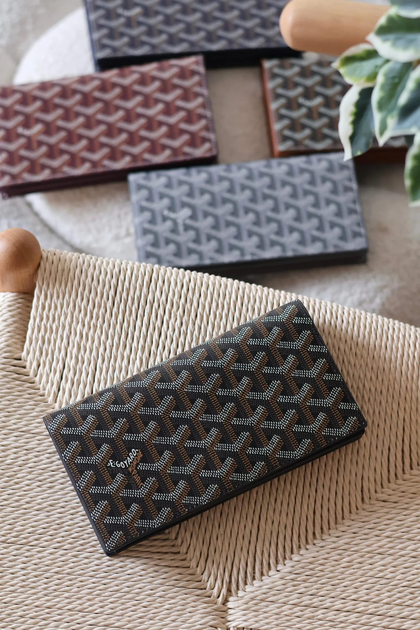 Minimal Long Zip Wallet for Everyday Elegance