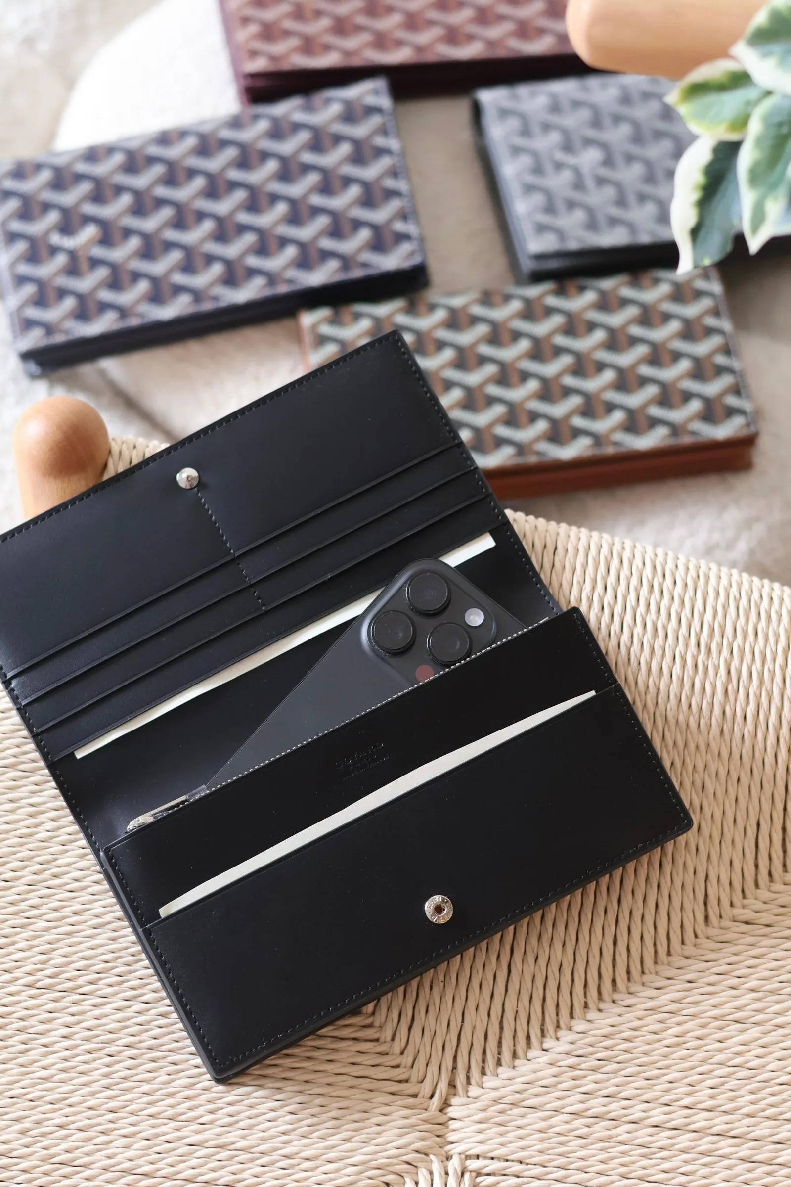 Minimal Long Zip Wallet for Everyday Elegance
