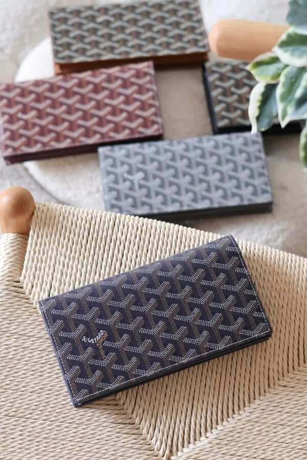 Minimal Long Zip Wallet for Everyday Elegance