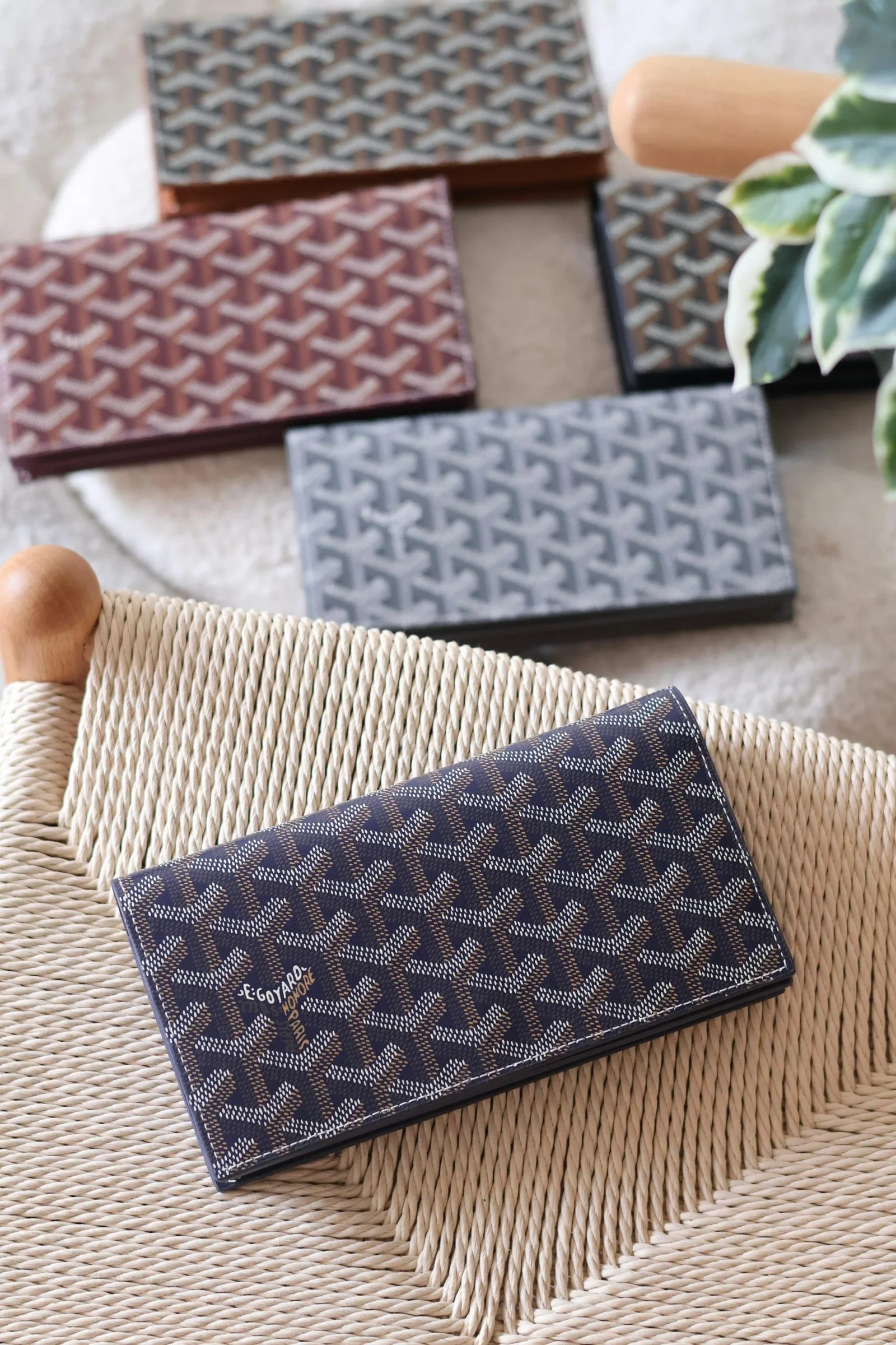 Minimal Long Zip Wallet for Everyday Elegance